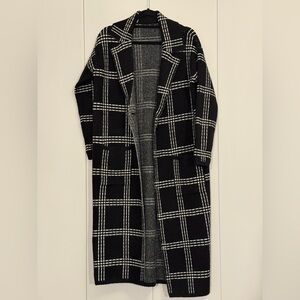 Lyla & Luxe | Black and White Sweater Jacket | Size S